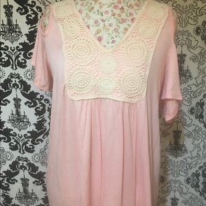 (🛍️ 2 for 8.00) NWOT Pink/peach crochet with cold shoulder top